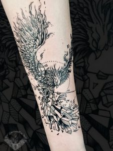 tattoo-minimal-bianco-e-nero-tatuaggio-fenice-significato-braccio-schizzo-bozza-sketch-geometric-animale-italia-tatuatori-vicenza-veneto