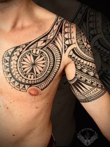 tattoo-tatuaggio-stile-polinesiano-manica-petto-spalla-italia-tatuatori-vicenza-veneto