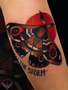 tattoo-tatuaggio-stile-old-school-moth-falena-italia-tatuatori-vicenza-veneto